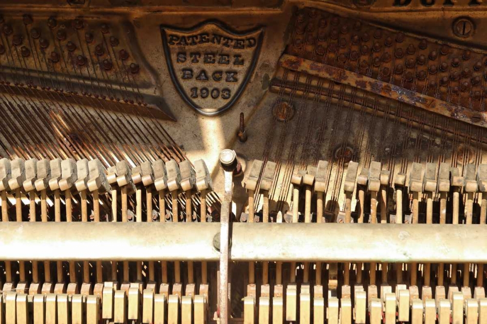 OR, Shaniko Inside Old piano on main street